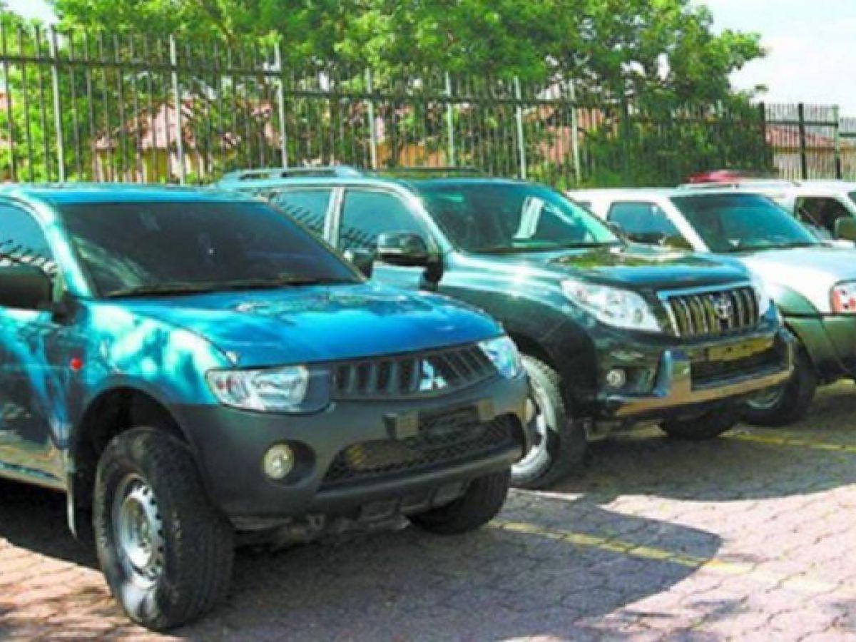 ¿Cuántos automóviles nuevos y usados ingresaron a Honduras en 2023?