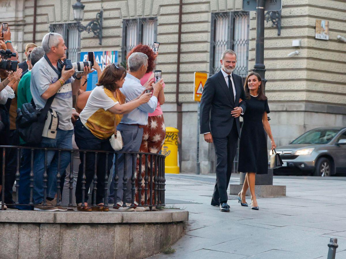 Los reyes de España se reúnen con Juan Carlos I en un funeral