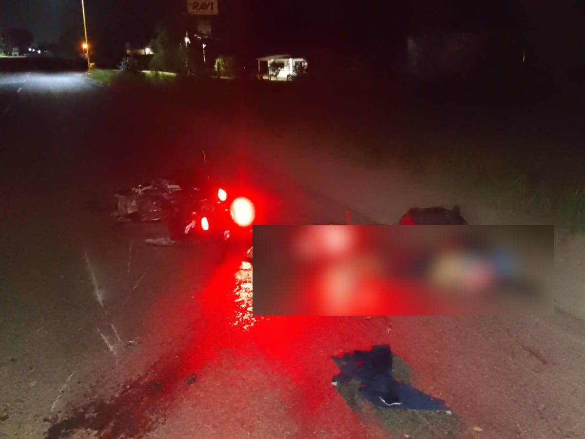 A pocos metros quedó el cuerpo de la oficial de su motocicleta.