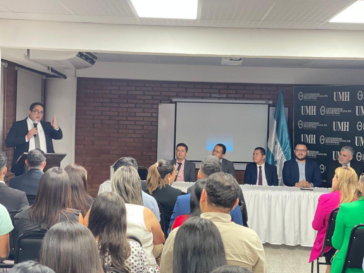 Con la presencia de figuras destacadas, la presentación del libro se realizó en la Universidad Metropolitana de Honduras (UMH).