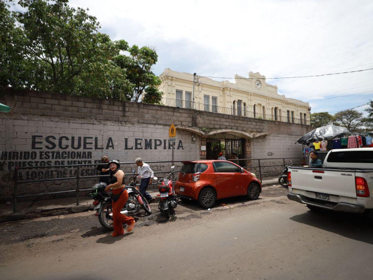 Indisciplina de vendedores ahoga de basura mercados de Comayagüela