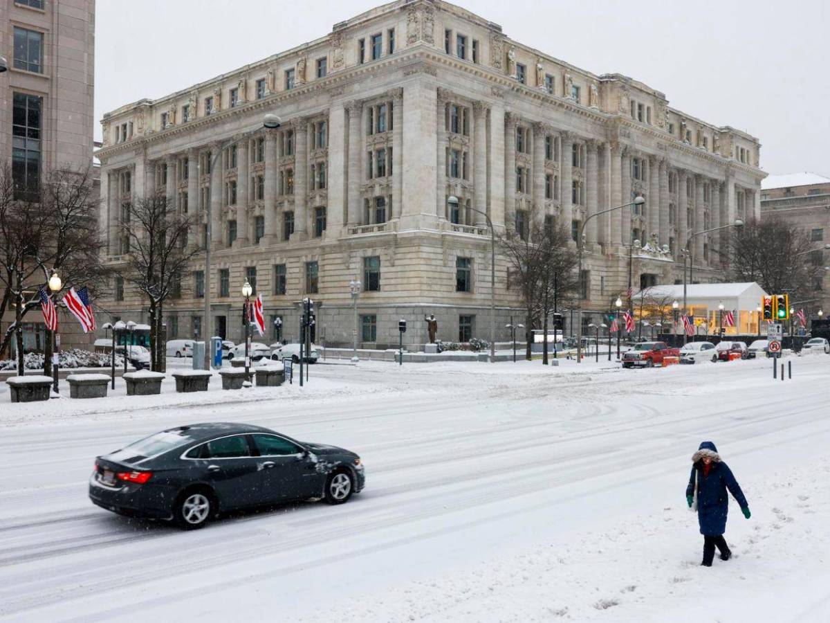 Tormenta invernal azota Estados Unidos afectando miles de vuelos