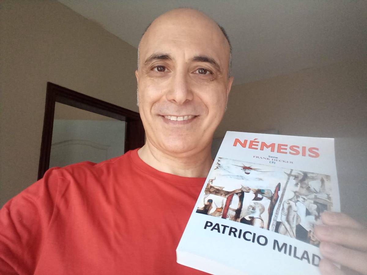 “Némesis” representa la tercera aparición del detective Frank Decker, quien investiga otro peligroso y complejo caso criminal.