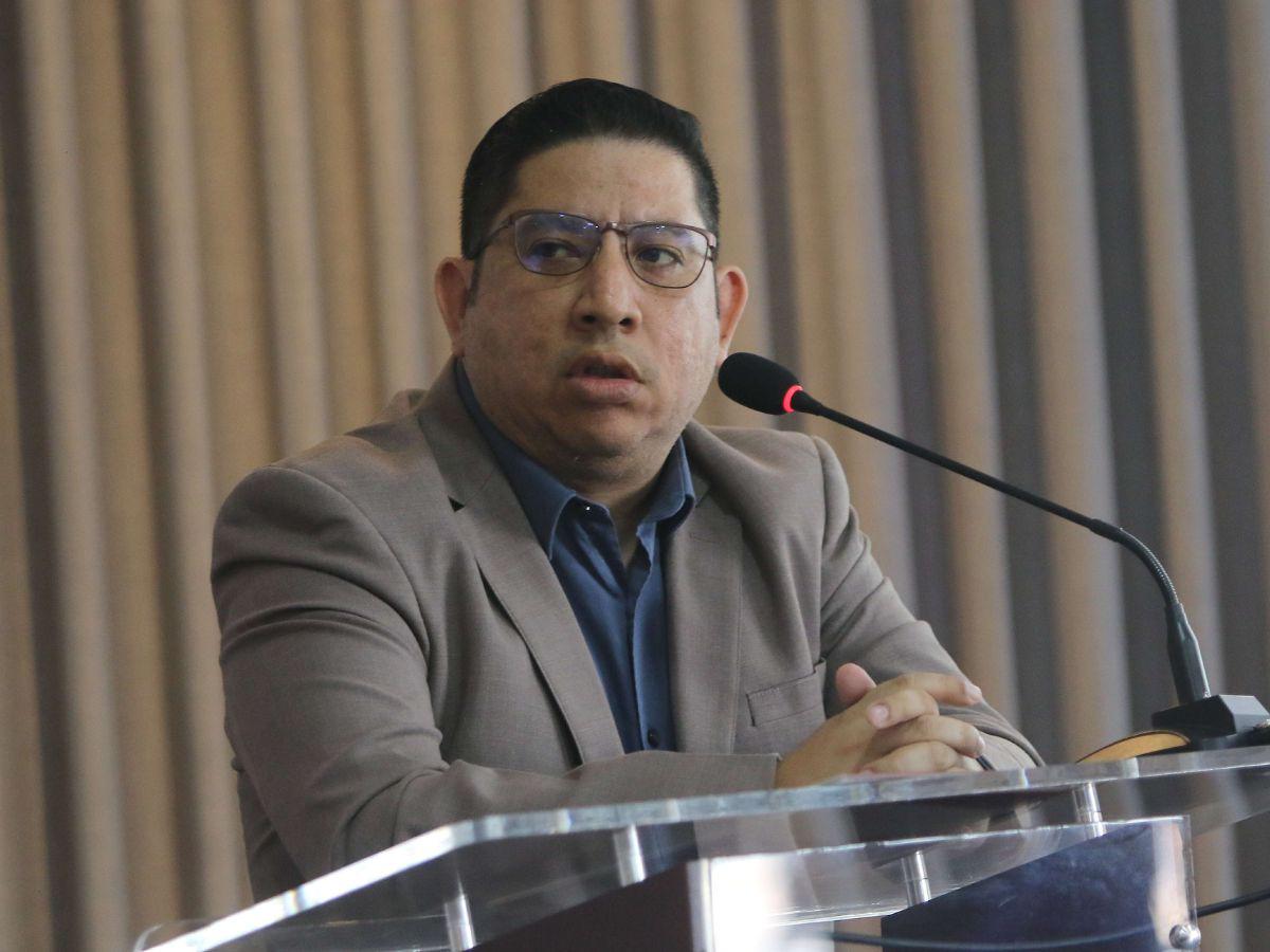 Cargos de Erick Tejada no permiten una política energética apropiada