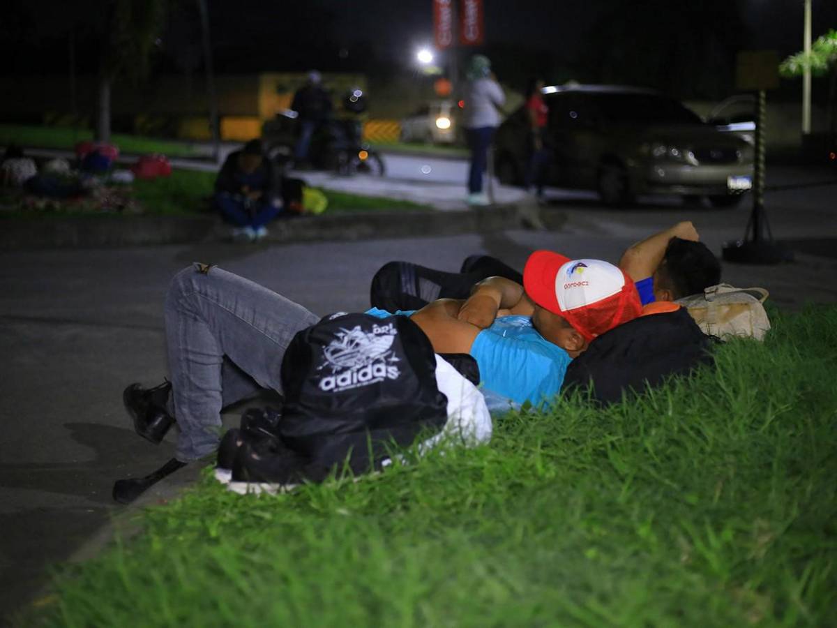 Desempleo impulsa nueva caravana de migrantes hondureños hacia Estados Unidos