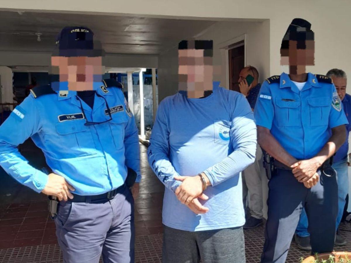 Capturan a chef guatemalteco por presunta violación contra una joven en Roatán