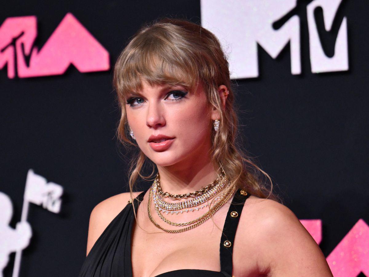 Buscan reportero que se dedique a seguir a Taylor Swift