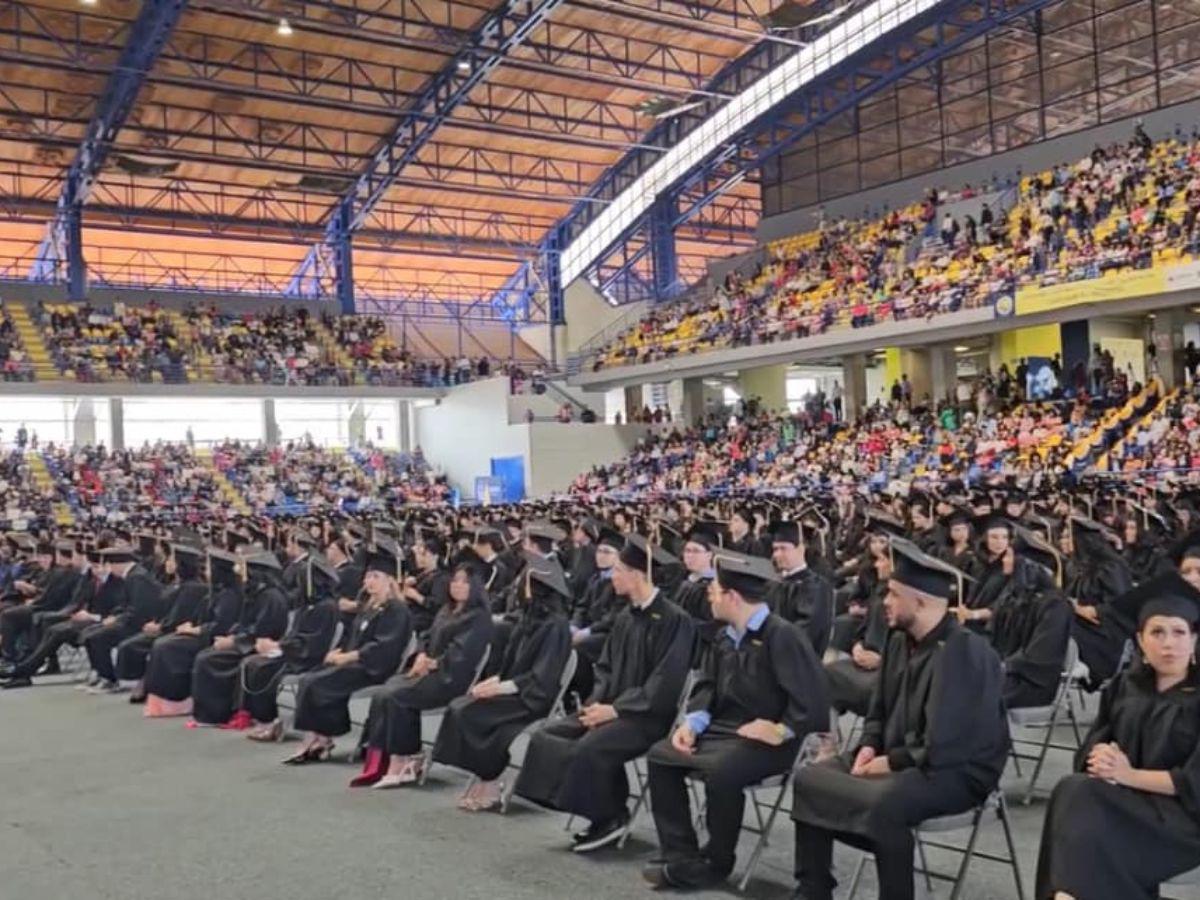 Graduaciones UNAH 2024: Estudiante no vidente y religiosa reciben sus títulos