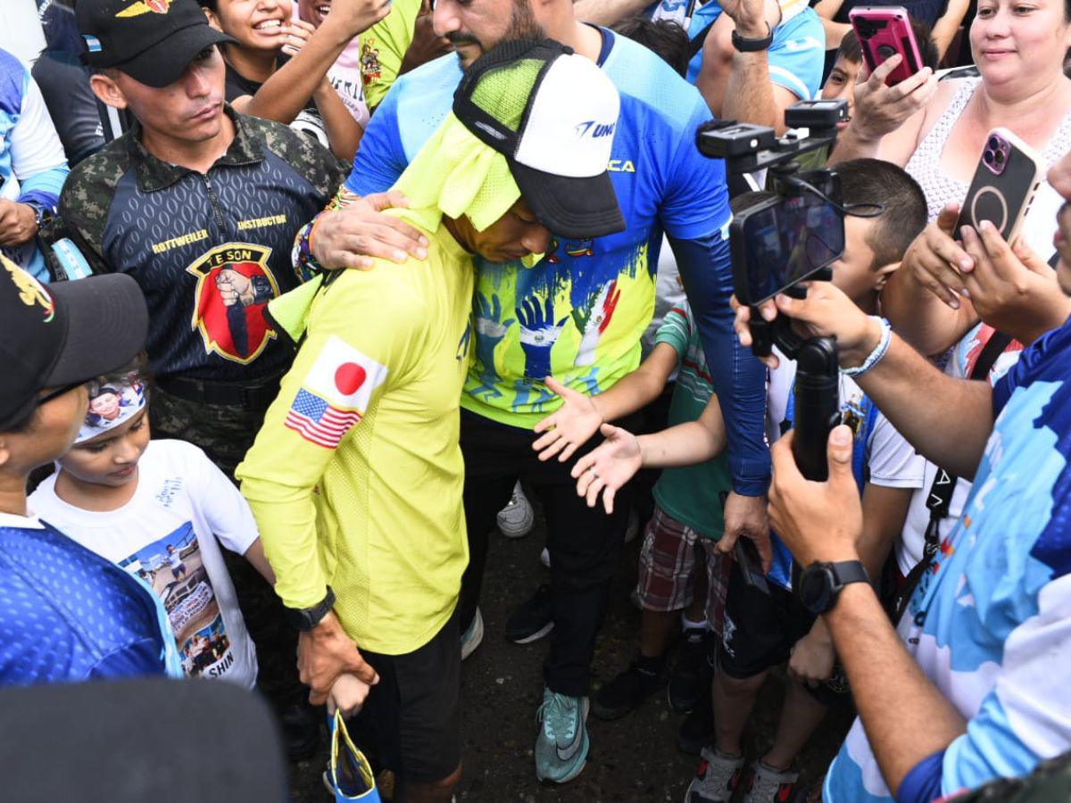 Un mar de sampedranos recibe a Shin Fujiyama, a un paso para la meta final