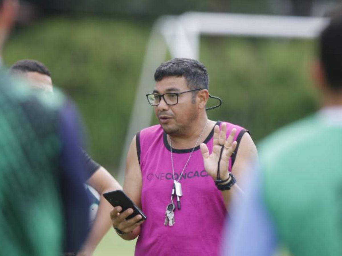 Carlos Padilla tiene un largo reccorido en la Liga de Ascenso y fue el DT que devolvió al Victoria a Primera.