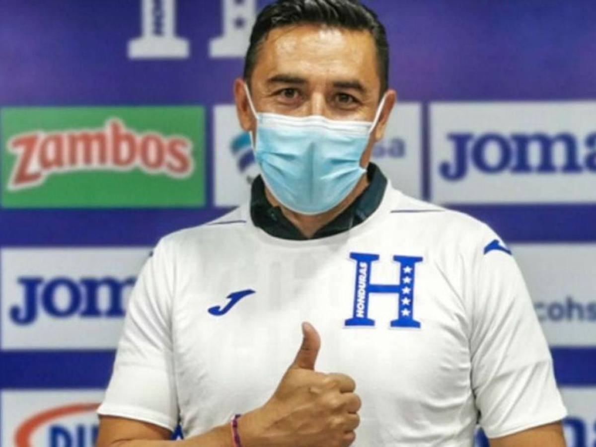 Fenafuth anuncia salida del entrenador de la Selección Femenina Juan Carlos Tenorio