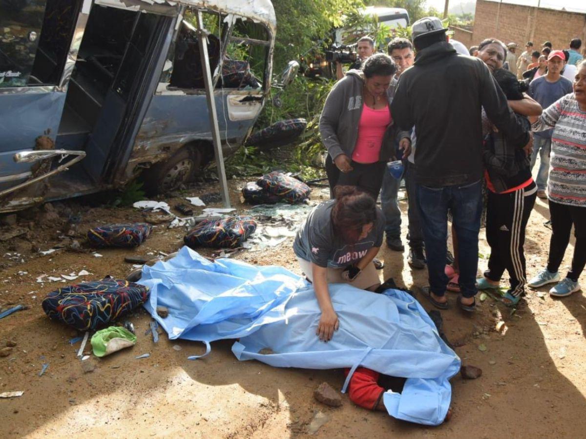 Identifican a víctima de accidente de bus volcado en Altos de la Centroamérica