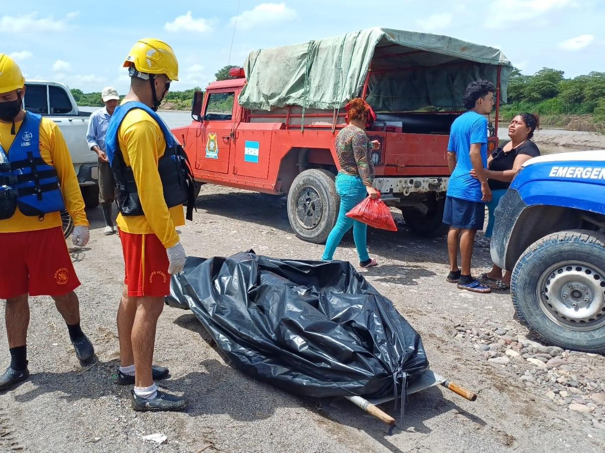 Testigos relataron que se lanzó al río y no volvió a salir.