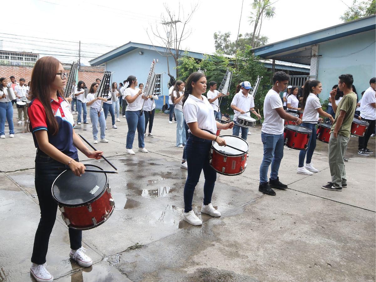 Entrega y pasión por la música: banda del Milla Selva busca brillar en los desfiles