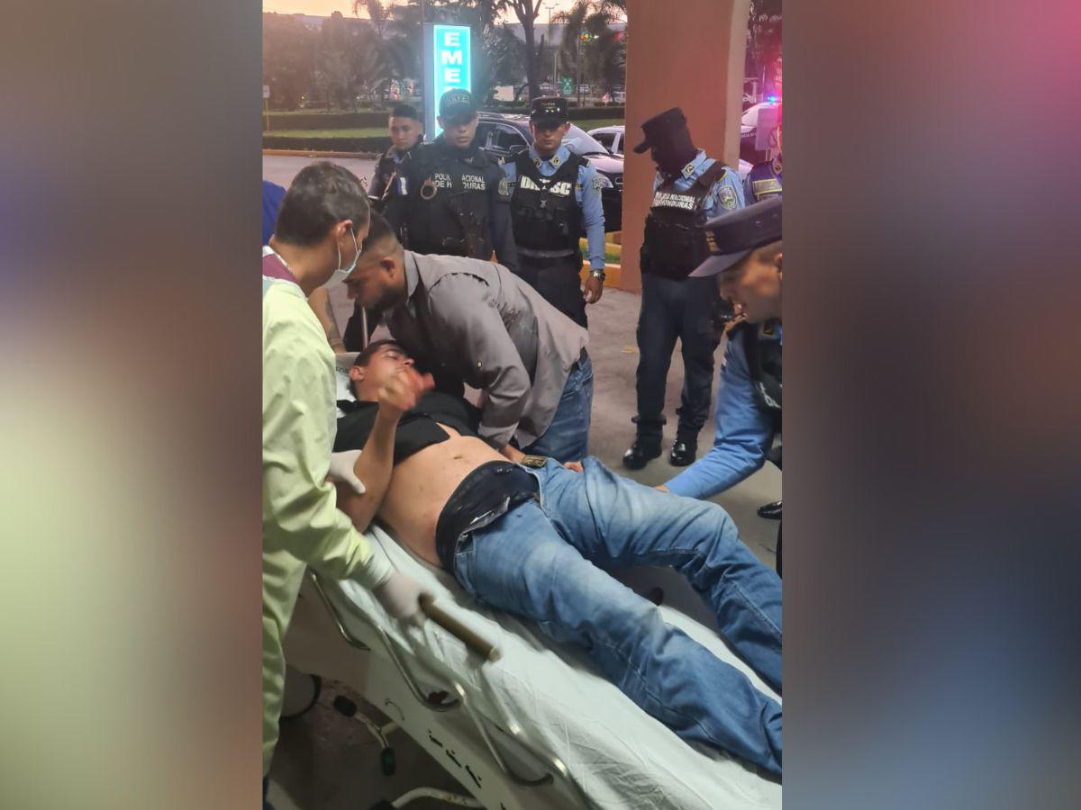 El agente herido fue llevado a un centro médico, donde fue estabilizado.