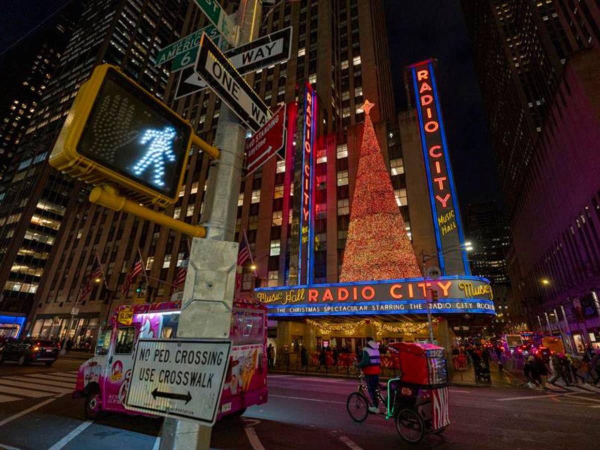 Navidad en Nueva York: Luces festivas brillan pese a las nevadas de invierno