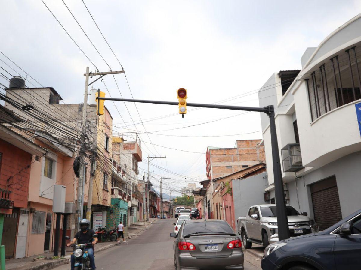 Conductores resienten que los aparatos solo están colocados pero aún no habilitados, la Alcaldía Municipal indicó que se activarán de manera simultanea desde un centro de monitoreo.