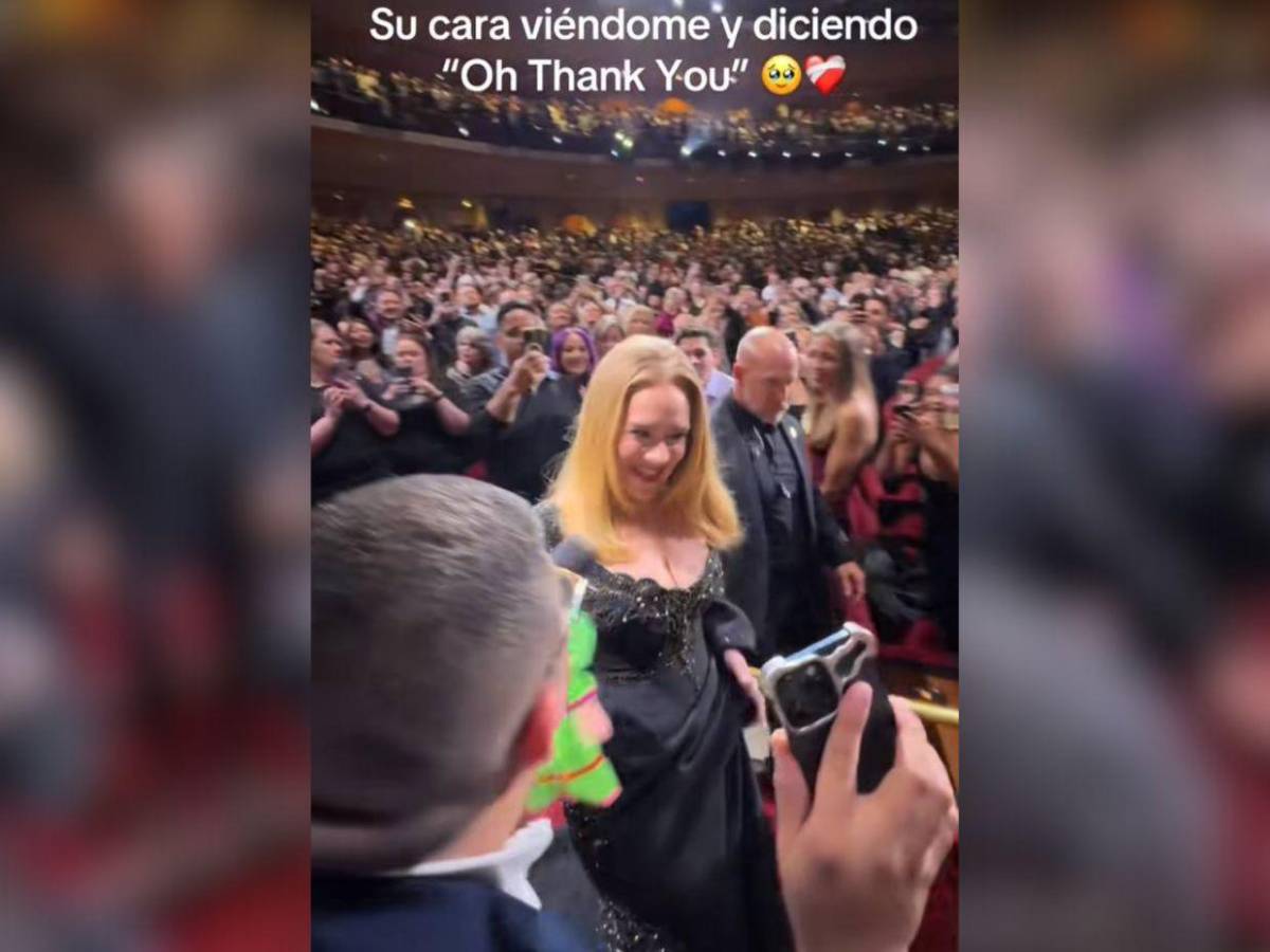 Hondureño le regala a Adele muñeca artesanal durante su show en Las Vegas