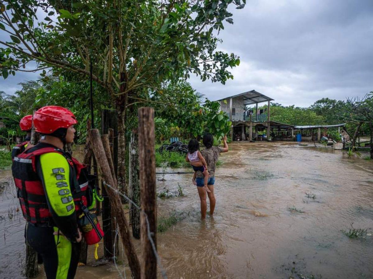 Sufrimiento, dolor e impotencia entre los afectados por la tormenta tropical Sara