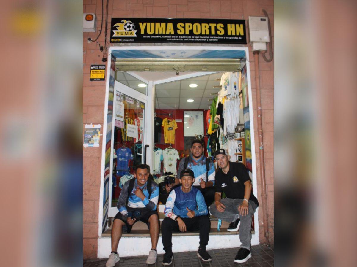 El japonés Shin Fujiyama durante una visita a Yuma Sports HN.