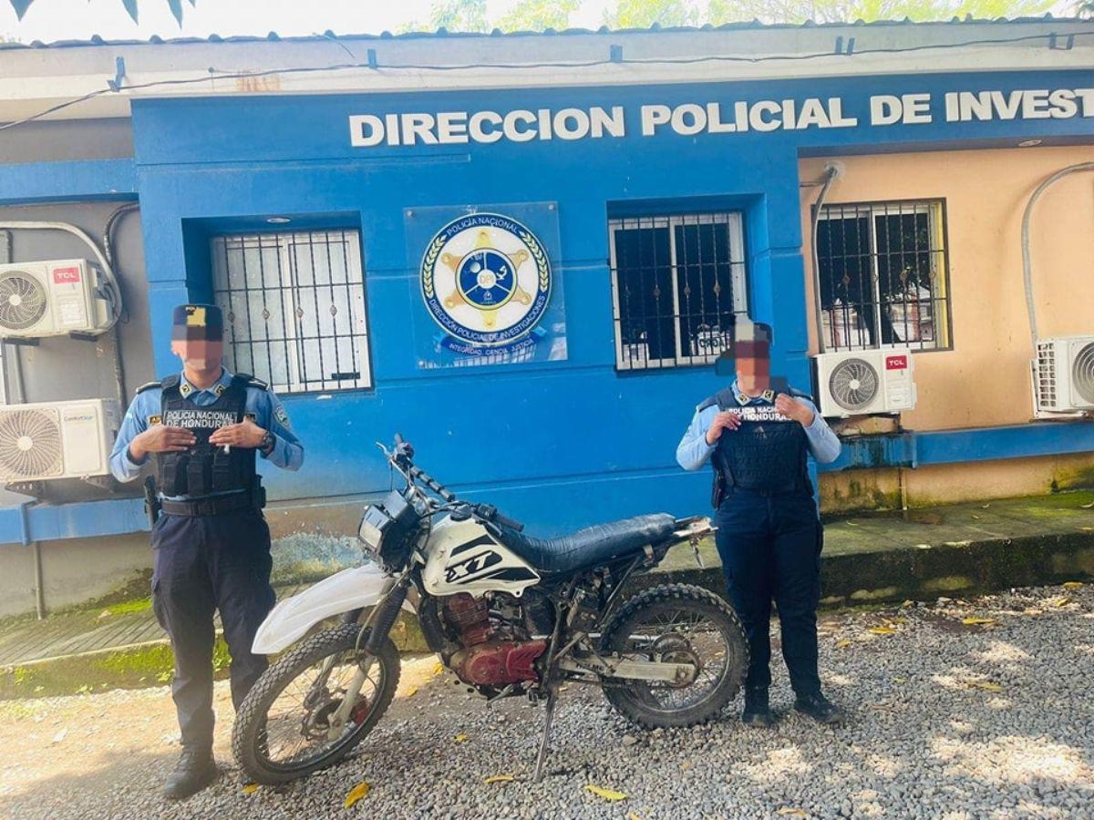 También se le decomisó una motocicleta utilizada en los asaltos.