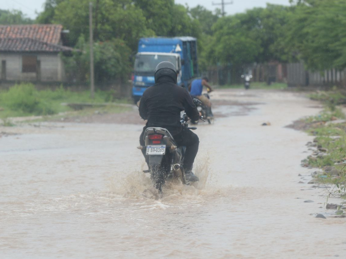 6,140 afectados por las lluvias se han registrado en el país; una persona muerta y dos heridas. En la colonia Betania se evacuó a 15 capitalinos.