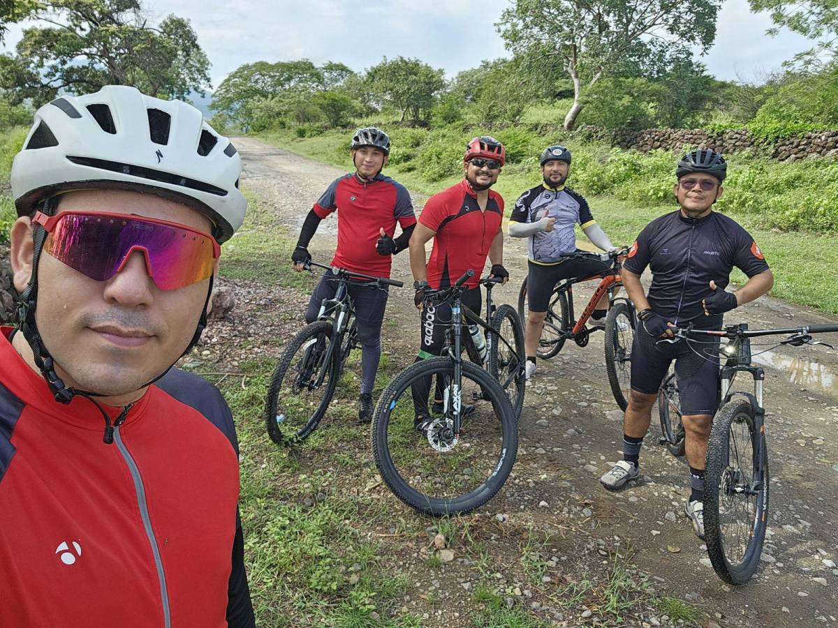 Grupo de amigos ciclistas de Miguel.