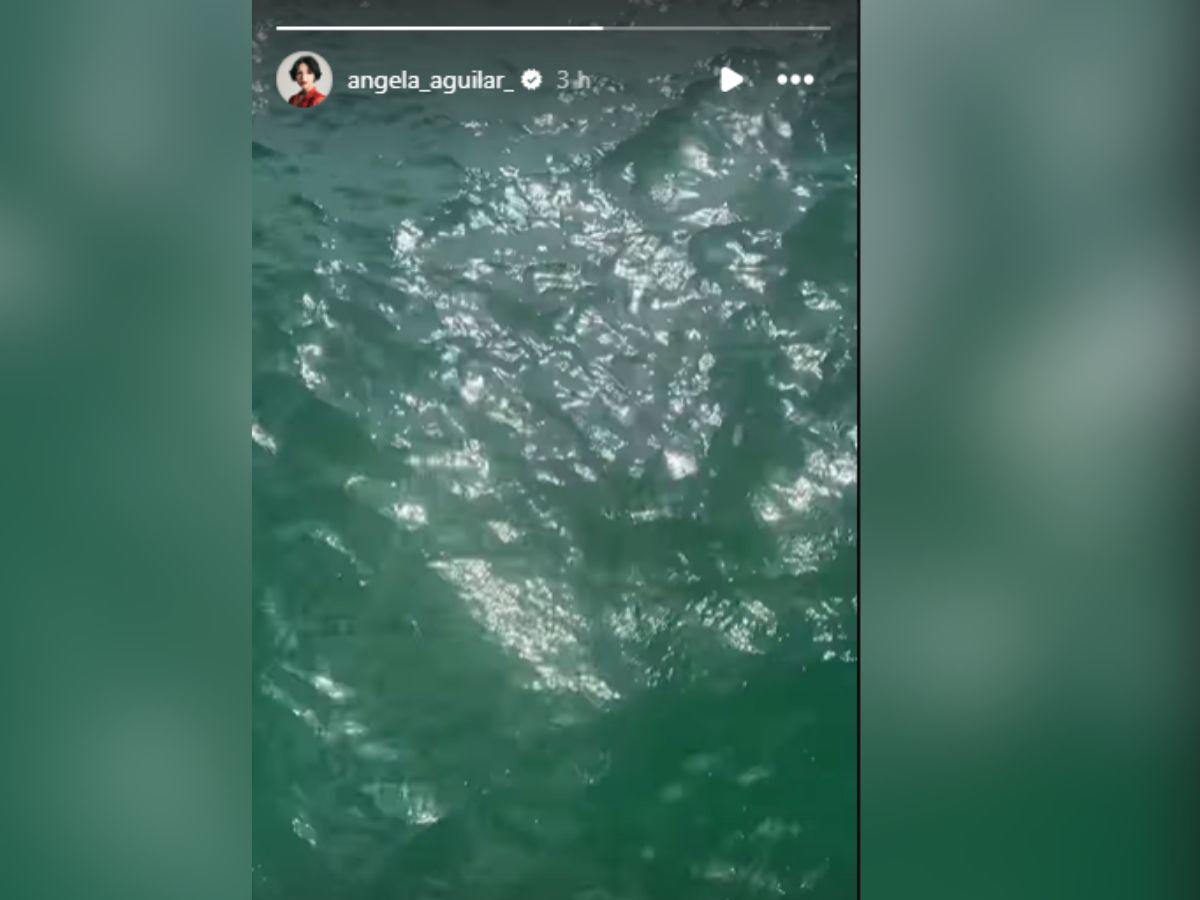 El video compartido por Ángela muestra el movimiento del mar.