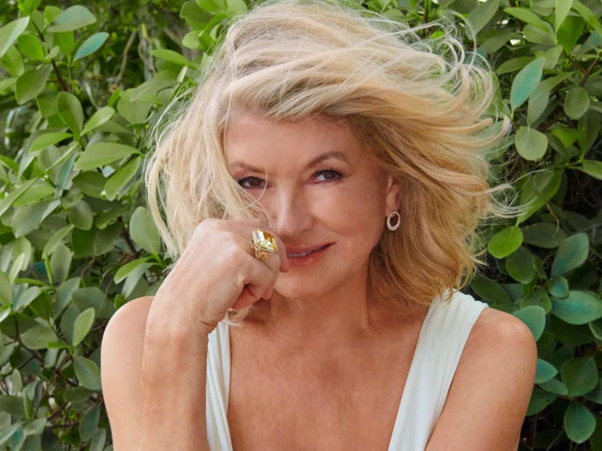 Martha Stewart, a sus 81 años, posa en traje de baño para una revista