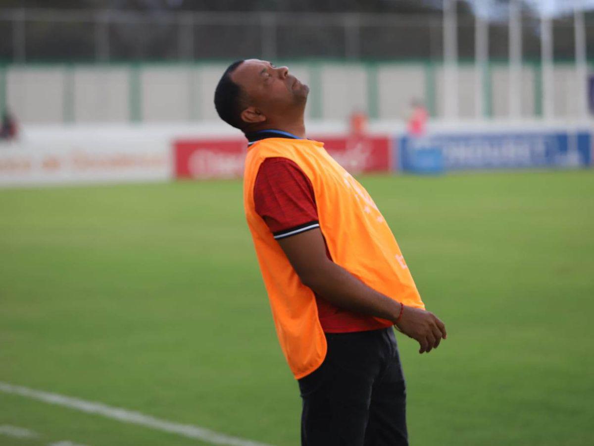 Raúl Cáceres renuncia como entrenador del Vida tras derrota ante Motagua