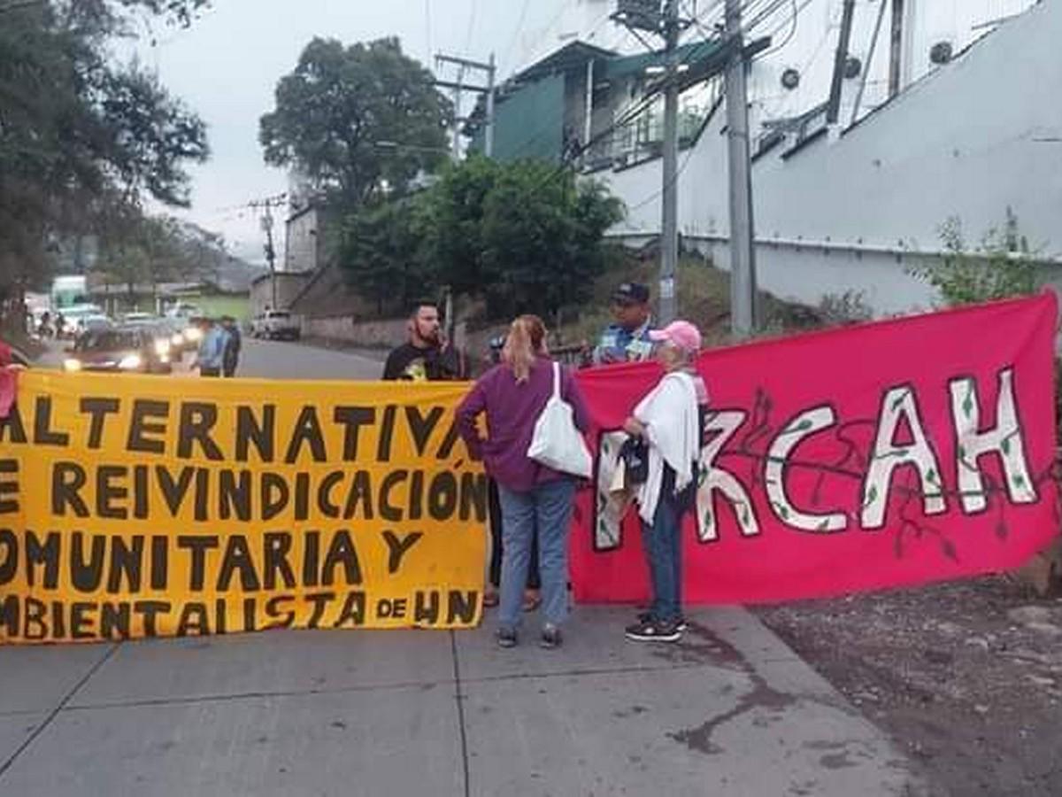 Pobladores se toman carretera al sur en protesta por contaminación del río Choluteca