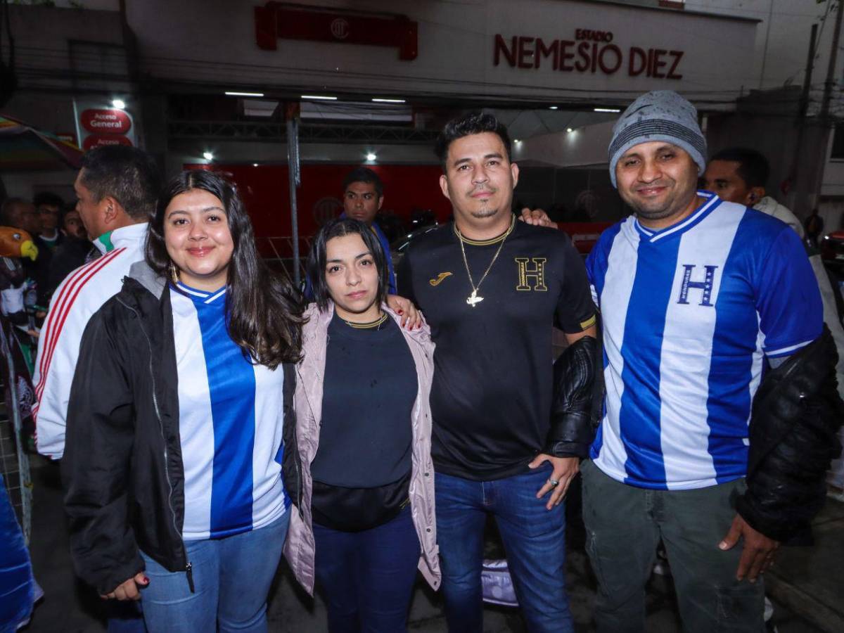 Hondureños llegan al Nemesio Diez para el partido ante México