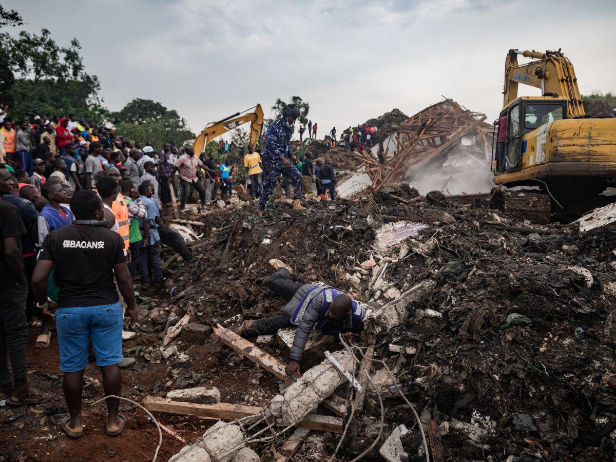 Sube a 18 los muertos en el derrumbe de un vertedero en Uganda