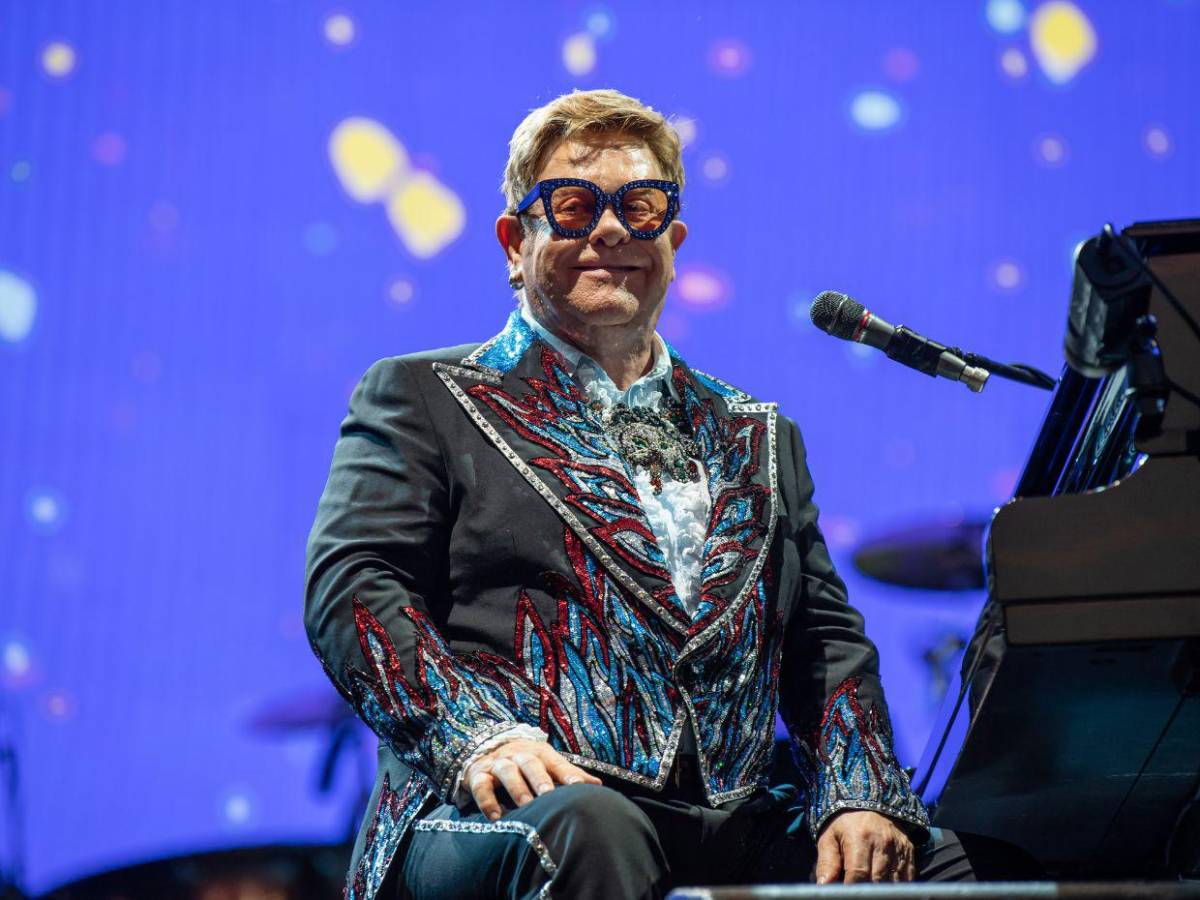 Elton John revela que perdió la visión en su ojo derecho por esta razón