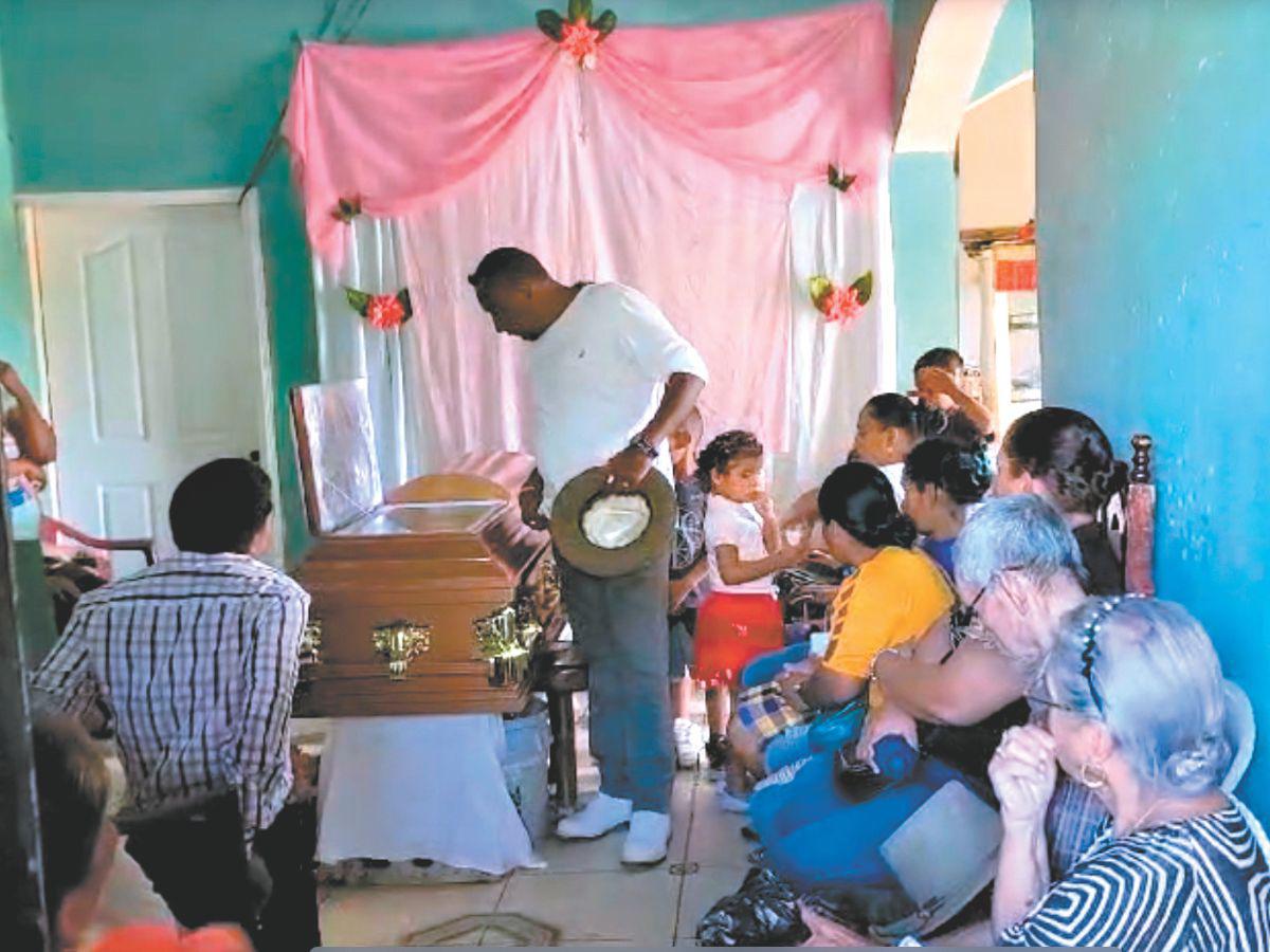 Consternación en velorio de maestra y niños en el municipio de Marale