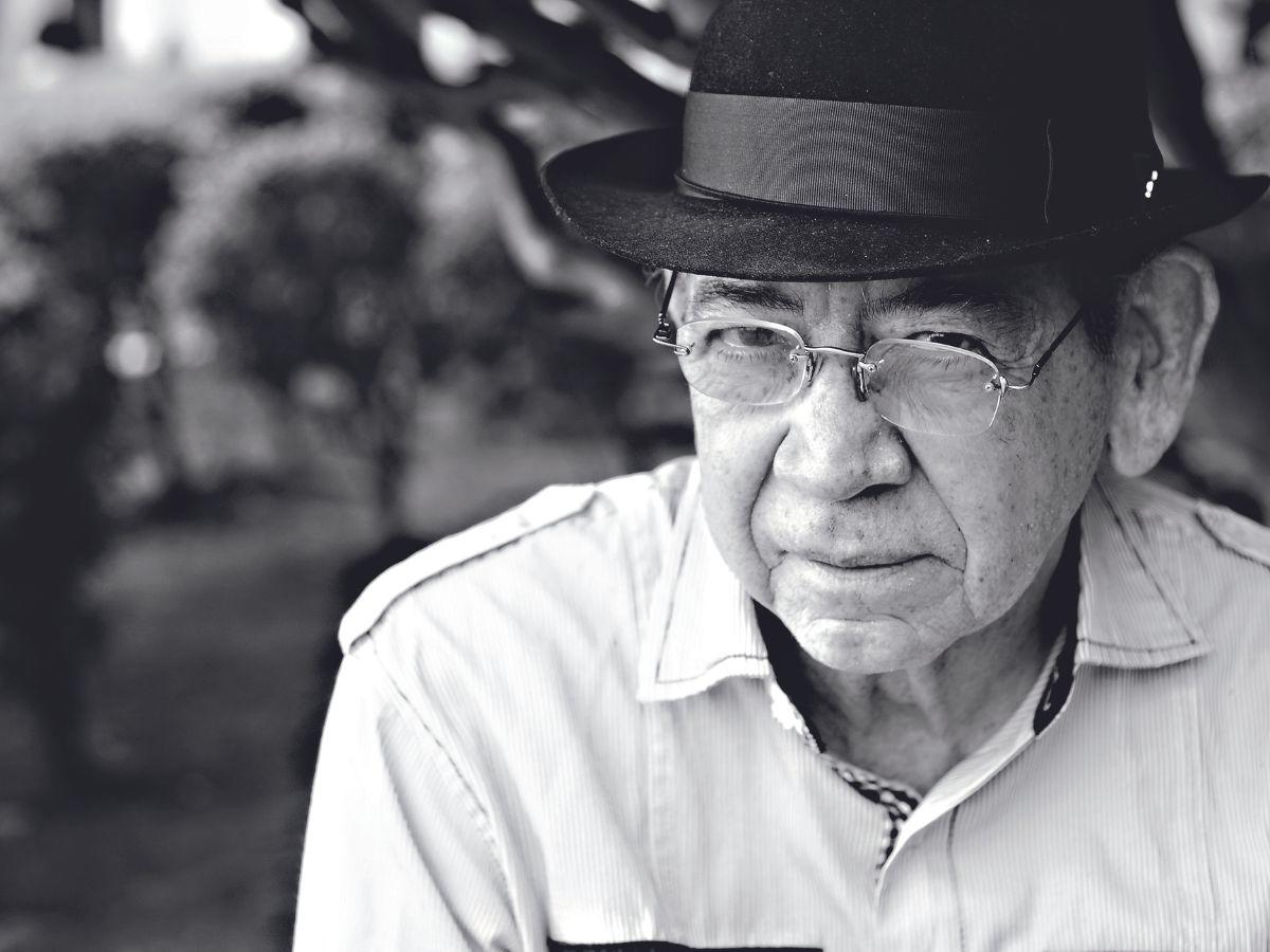 El poeta hondureño Livio Ramírez gana premio internacional de poesía en Cuba