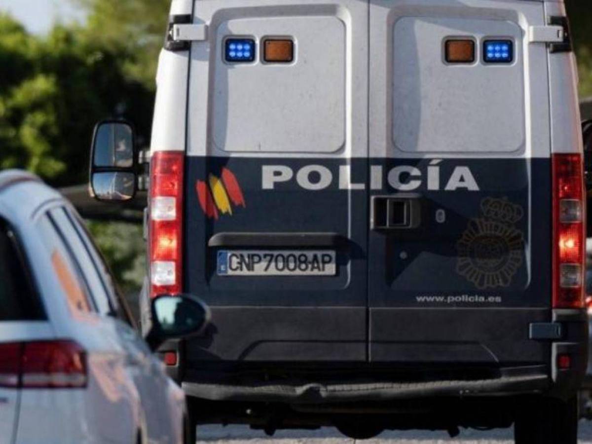 Detenido en España un adolescente por matar a su familia tras disputa por malas notas