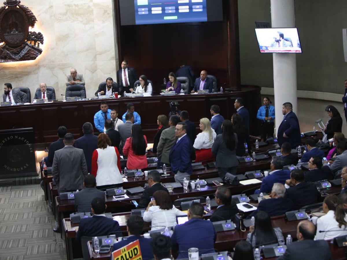 “Es un abuso de poder”: diputados condenan altercado por propiedad de los curules en el CN