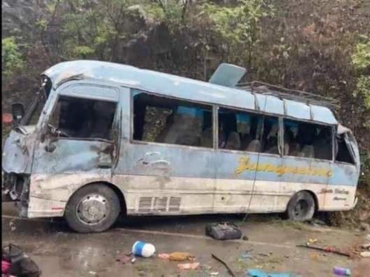 Dos mujeres y un niño mueren en accidente de bus en Comayagua