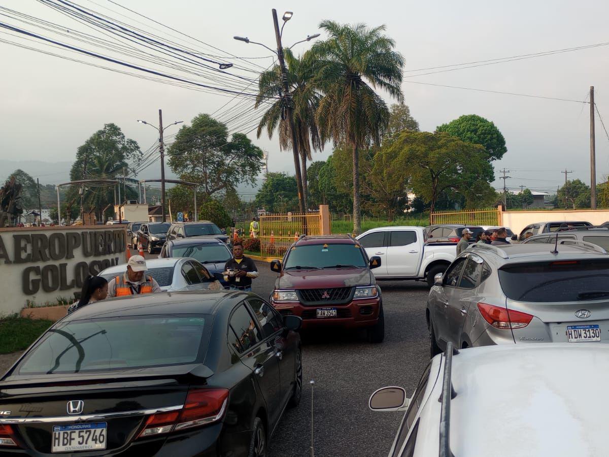 Paralizan los vuelos en el Aeropuerto Golosón por protesta de empleados