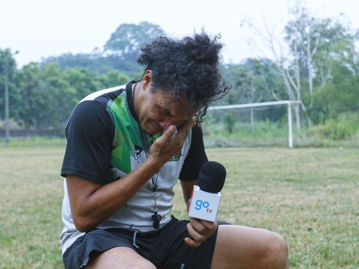 “Lo di todo”: Entre lágrimas, “Rambo” de León anuncia su retiro del fútbol