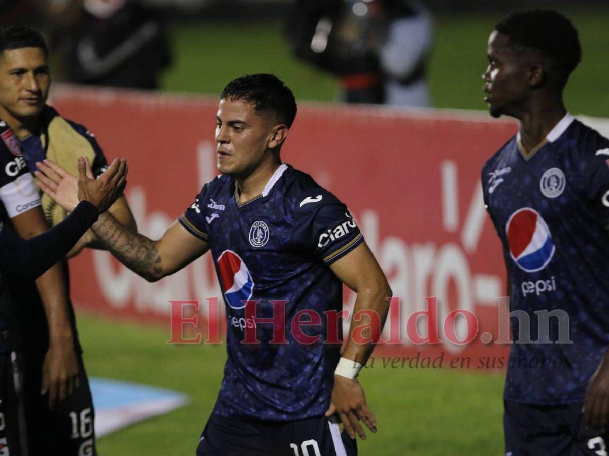 Mauro Ortiz debutó en el clásico, confiesa lo que le dijo “La Tota” y su dedicatoria especial