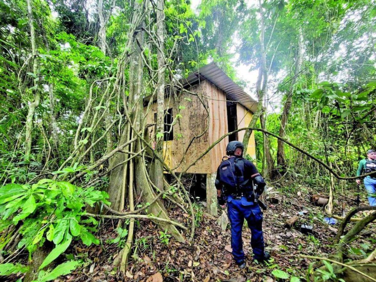 Prófugo expolicía que fingió su muerte tras crimen de hermano de extraditable