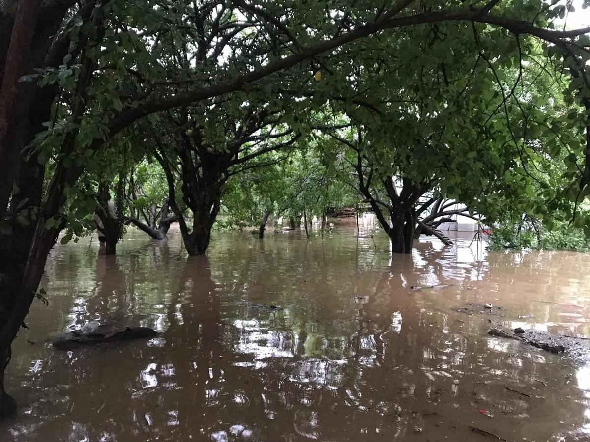 “Con el agua a la rodilla”, pobladores de El Cubulero, Valle, afectados por inundaciones