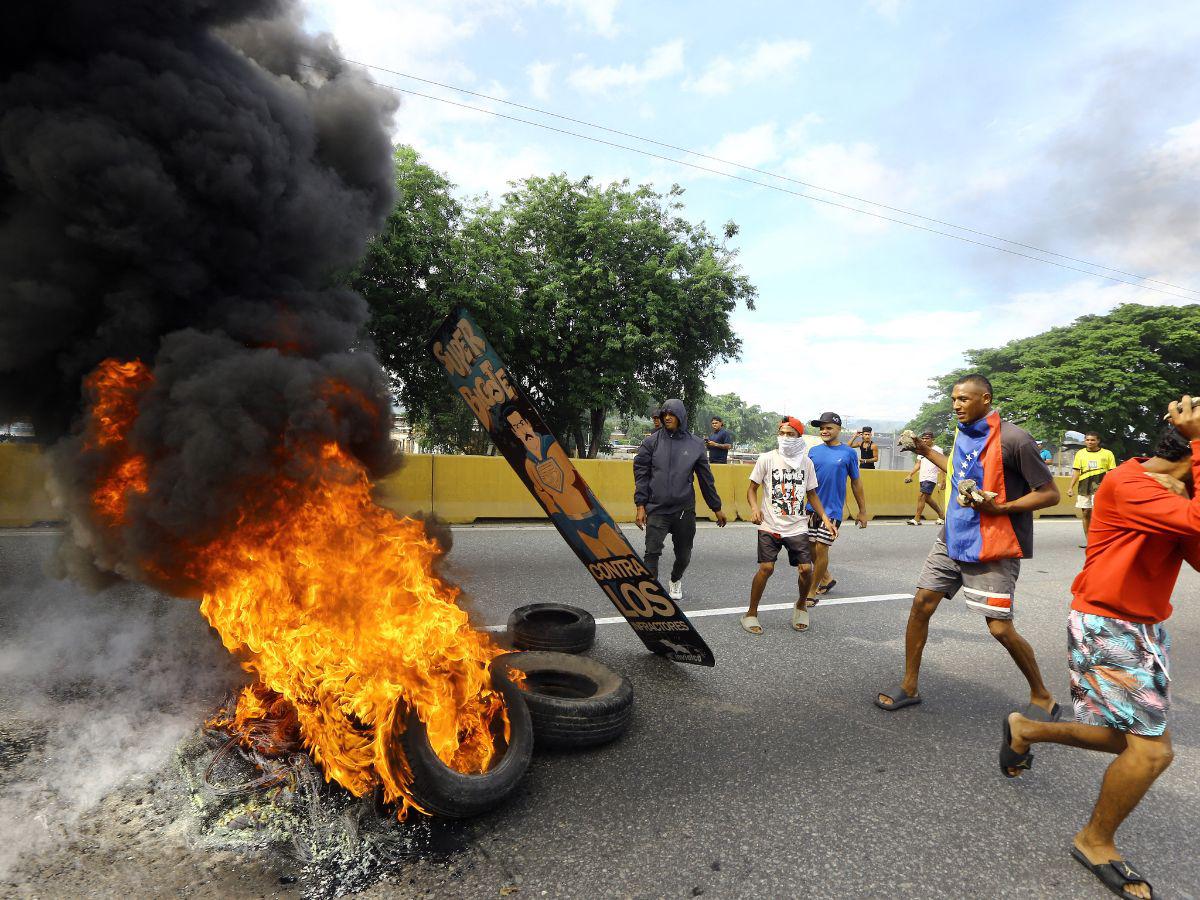 Al menos un muerto dejan protestas de Venezuela tras reelección de Maduro