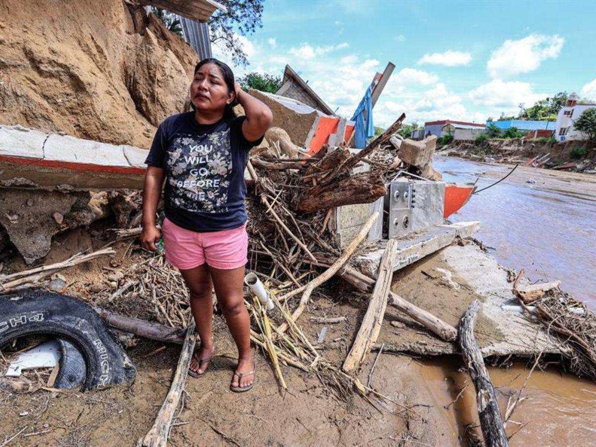 Lluvias del huracán John derrumban casas y sueños de familias en Acapulco, México