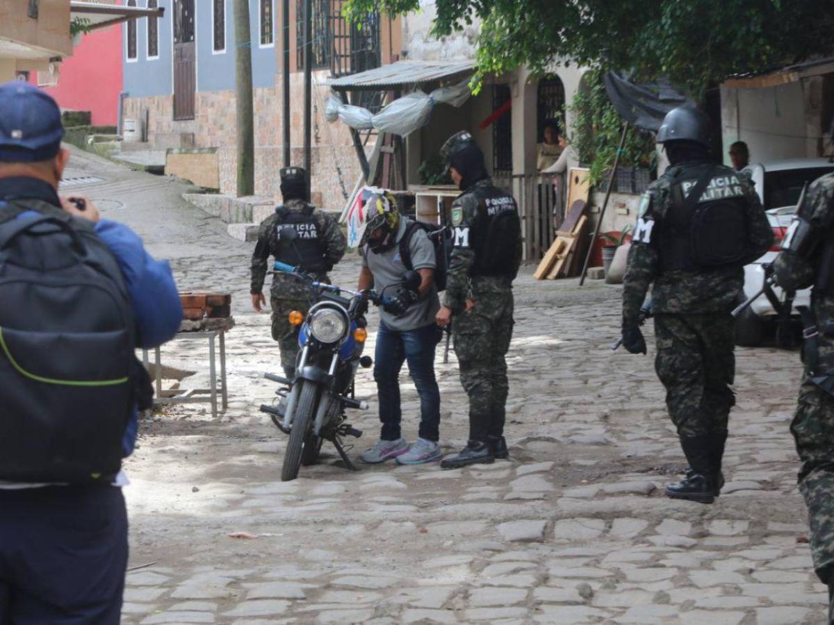 Fuertes operativos tras muerte de policía militar en enfrentamiento en La Laguna