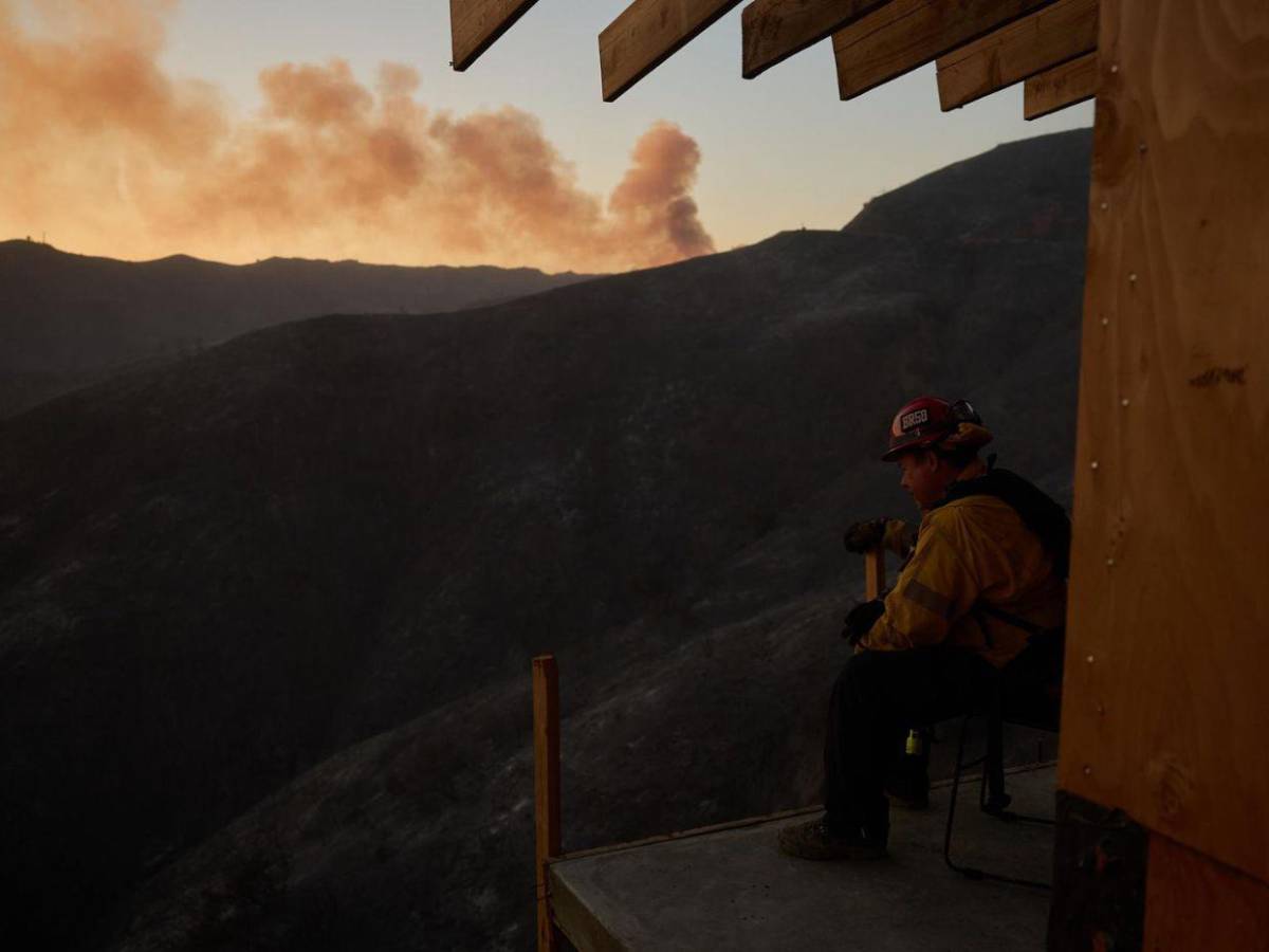 ¿Incendios fueron provocados? La teoría que asegura que crearán “smart cities” en Los Ángeles