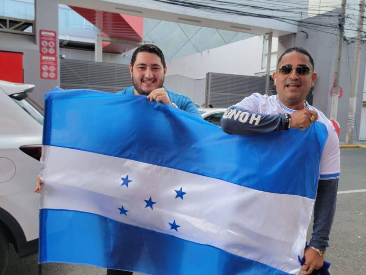 Hondureños llegan al Nemesio Diez para el partido ante México