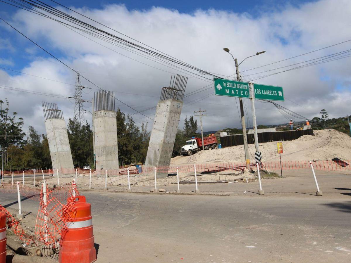 Así avanzan los trabajos de construcción de los puentes aéreos en Mateo